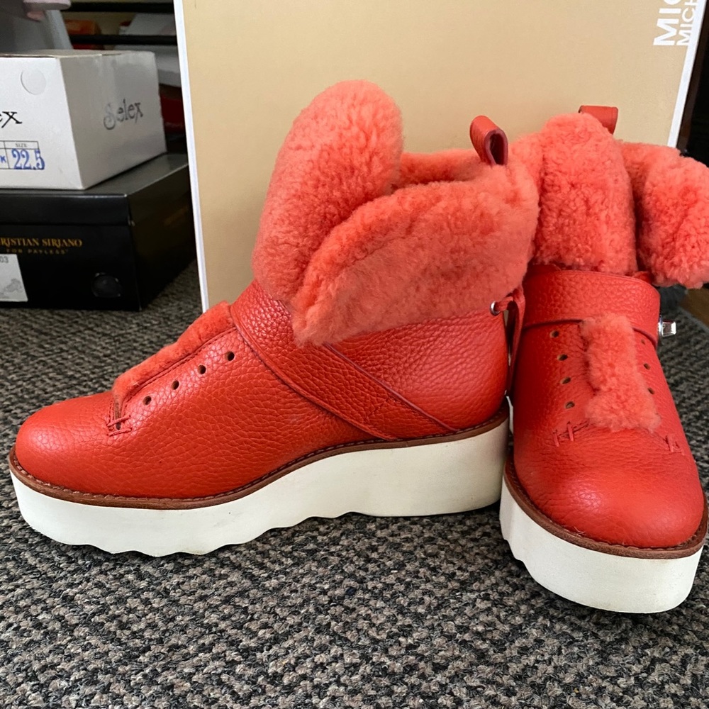 Mini Boots - Picture 2 of 3